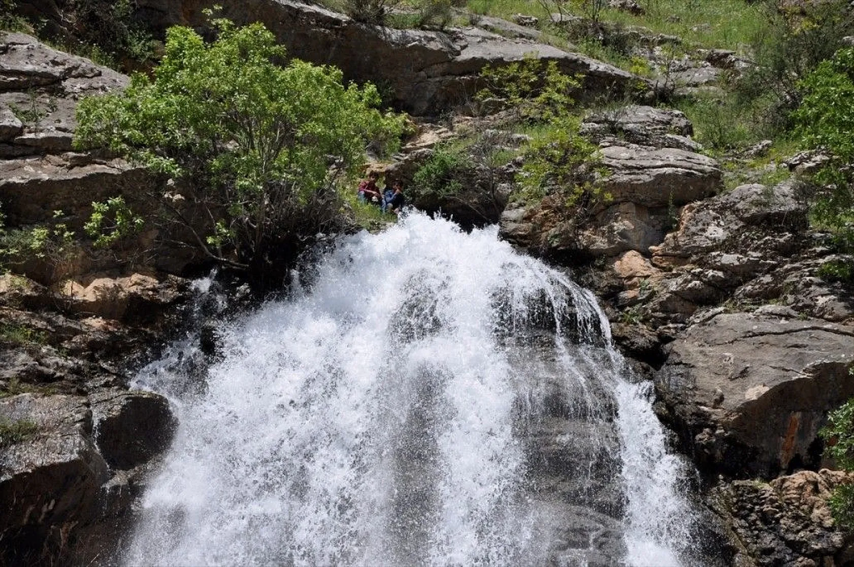 'Beyaz Su Şelalesi' güzelliğiyle hayran bırakıyor