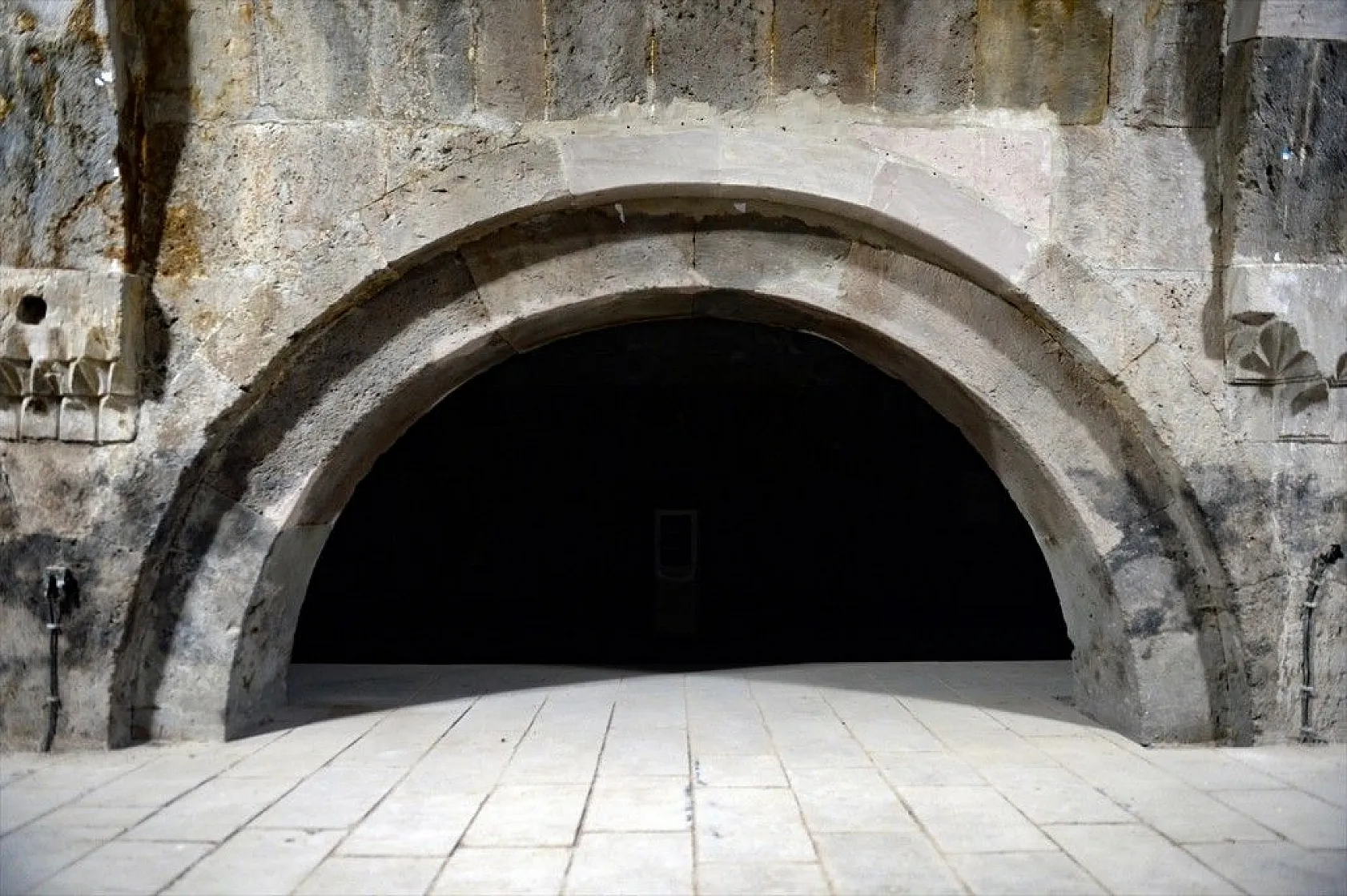 Ejder Kervansarayı ziyaretçilerini tarihi yolculuğa çıkarıyor