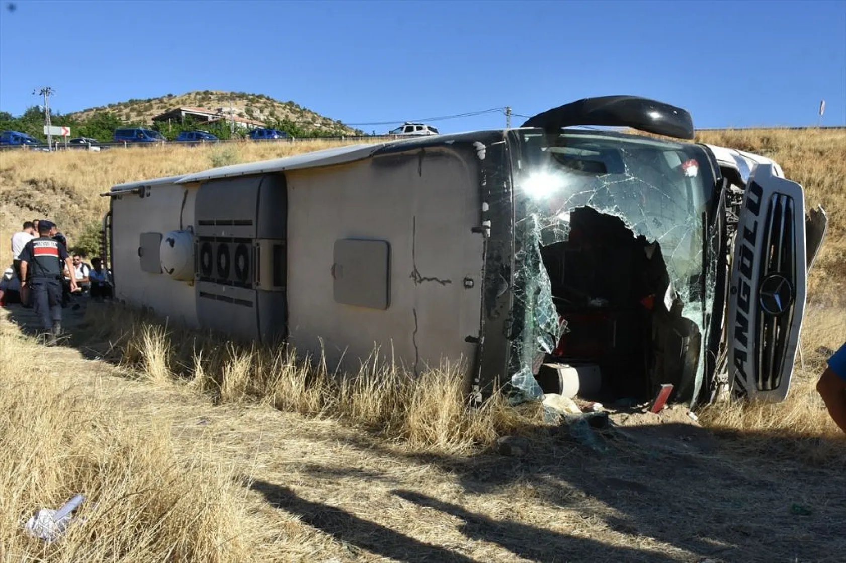 Malatya'da yolcu otobüsü devrildi