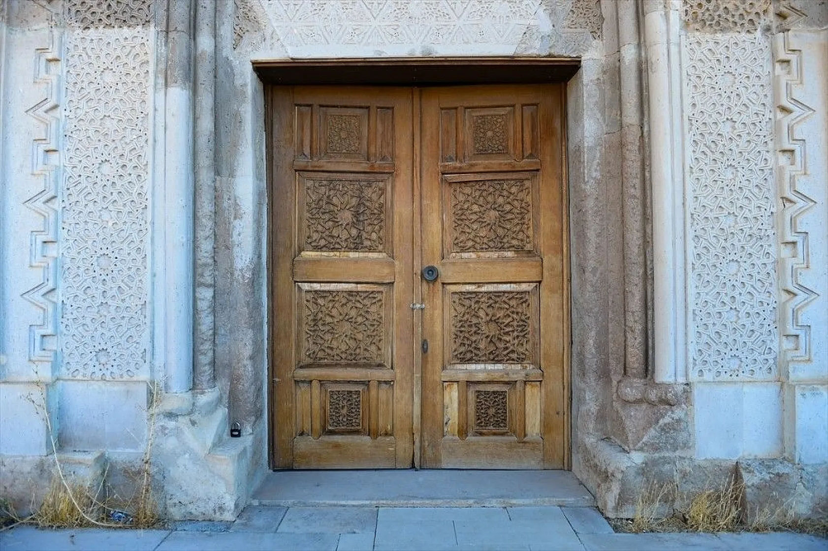 Ejder Kervansarayı ziyaretçilerini tarihi yolculuğa çıkarıyor