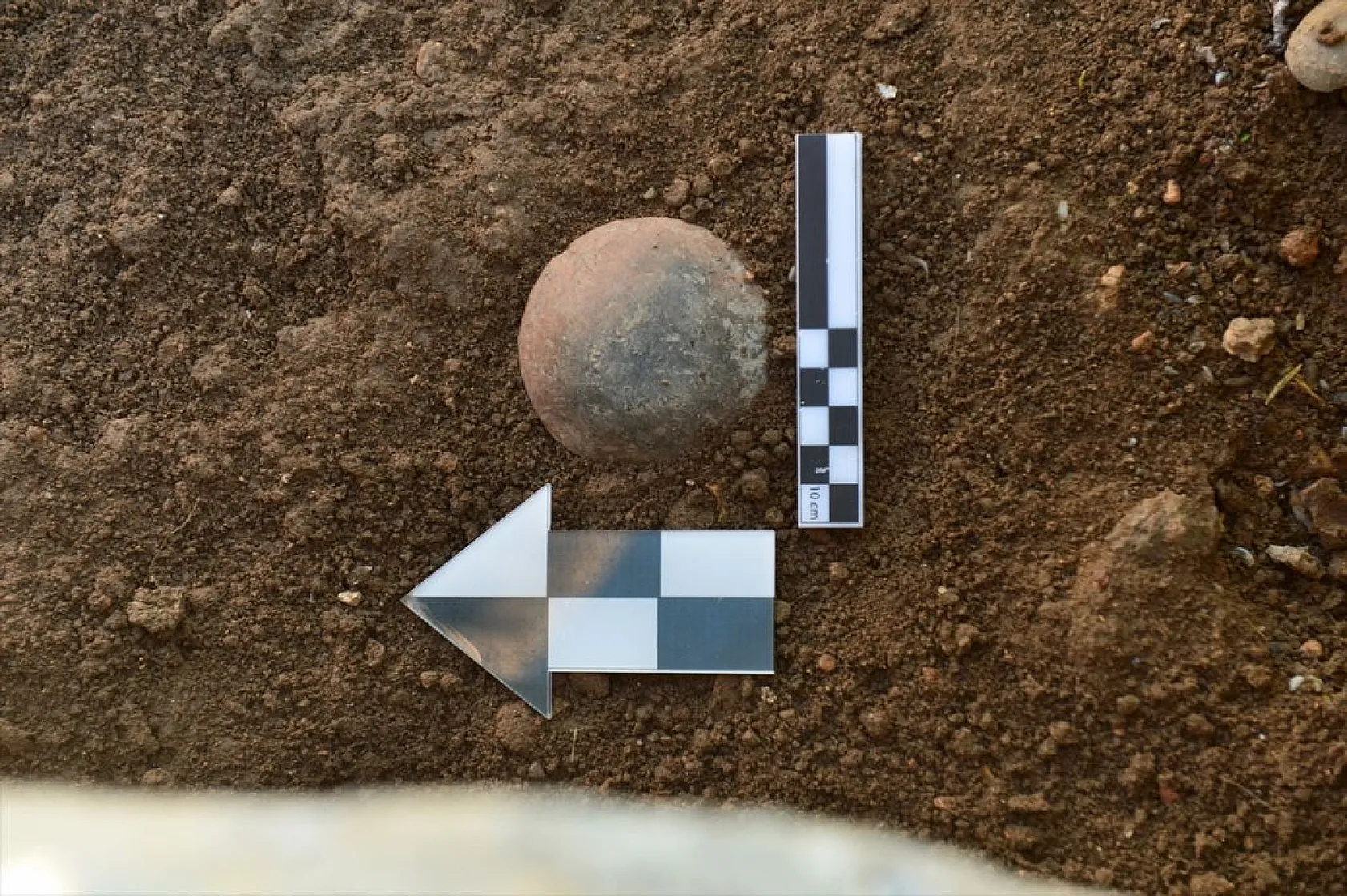 Sular çekildi, tarihi höyükler ortaya çıktı