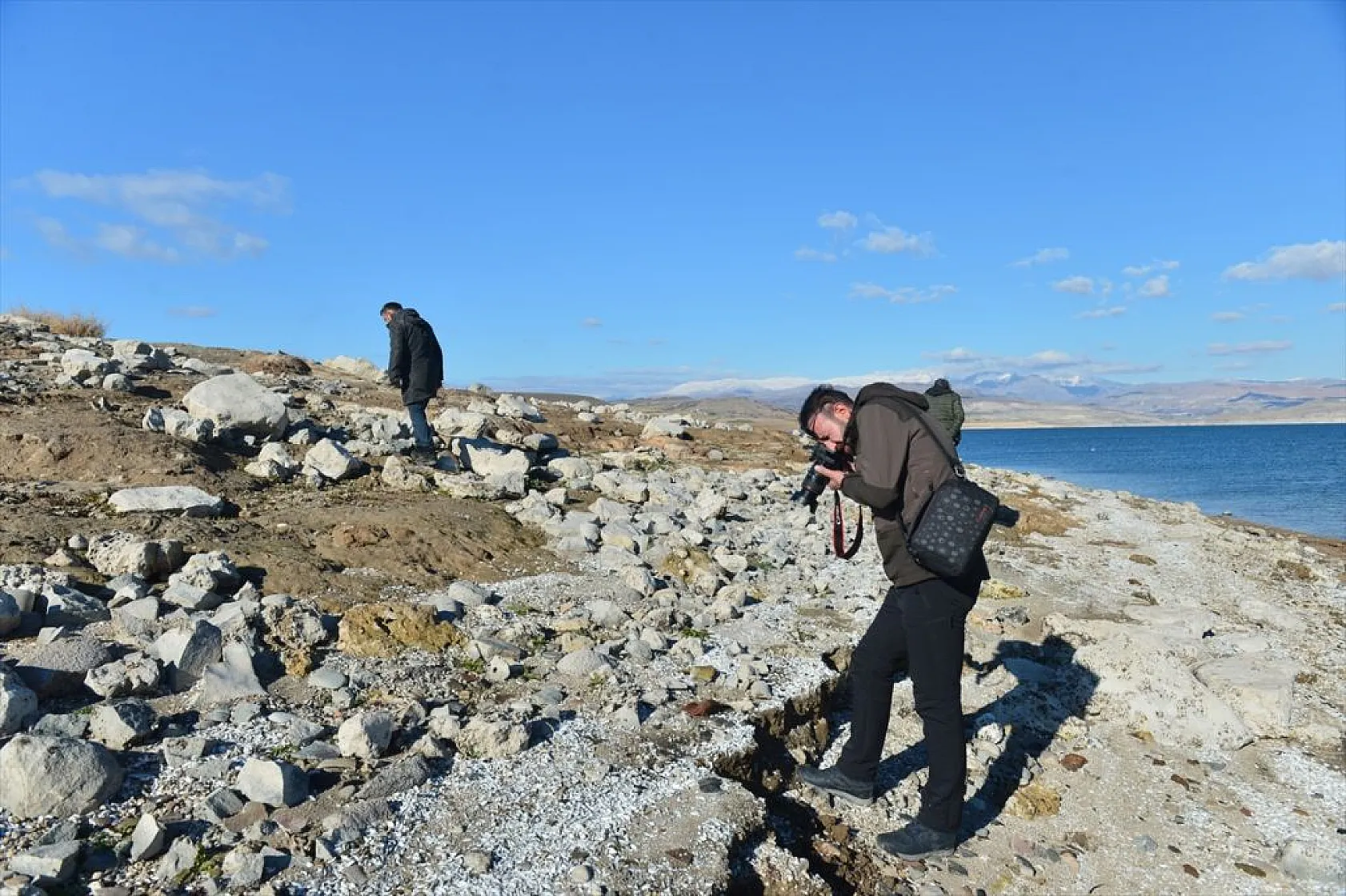 Sular çekildi, tarihi höyükler ortaya çıktı
