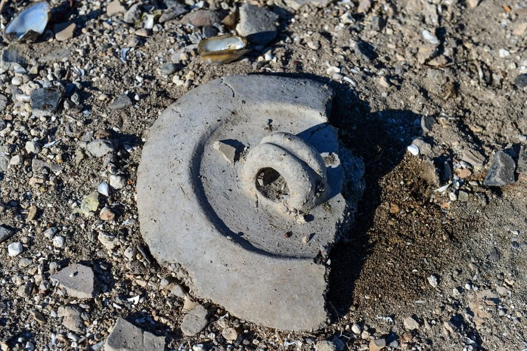 Sular çekildi, tarihi höyükler ortaya çıktı