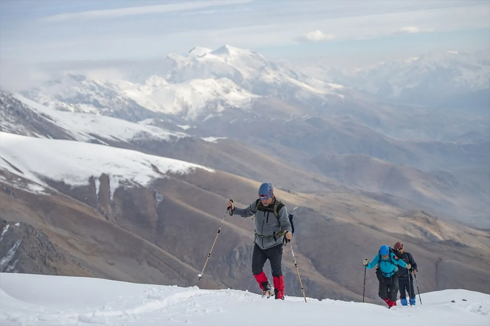Beyaza bürünen Tunceli dağlarında kış tırmanışları başladı