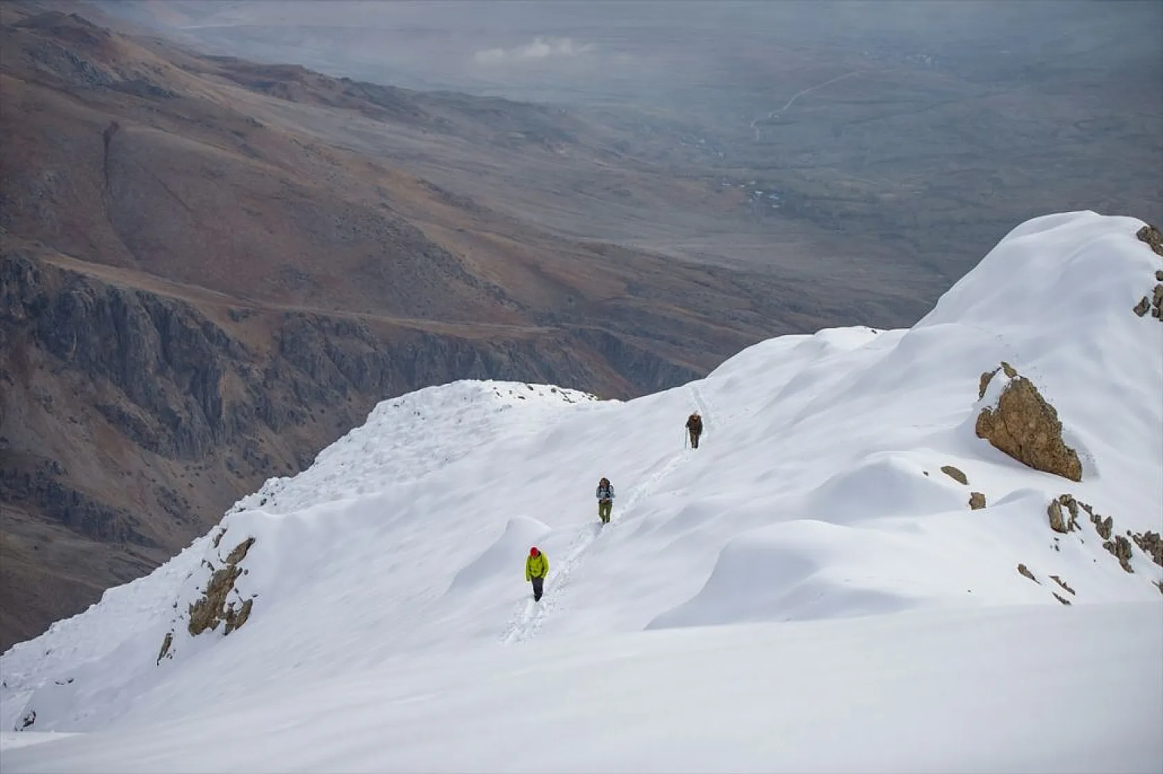 Beyaza bürünen Tunceli dağlarında kış tırmanışları başladı