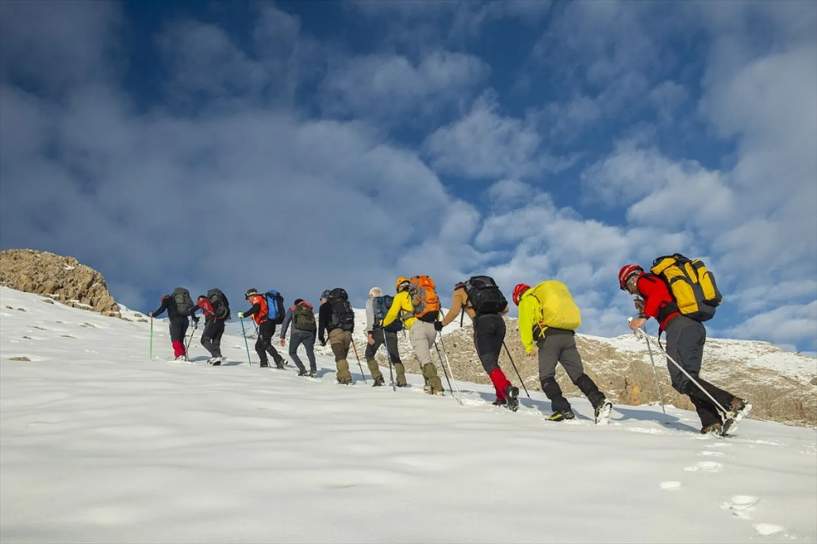 Beyaza bürünen Tunceli dağlarında kış tırmanışları başladı