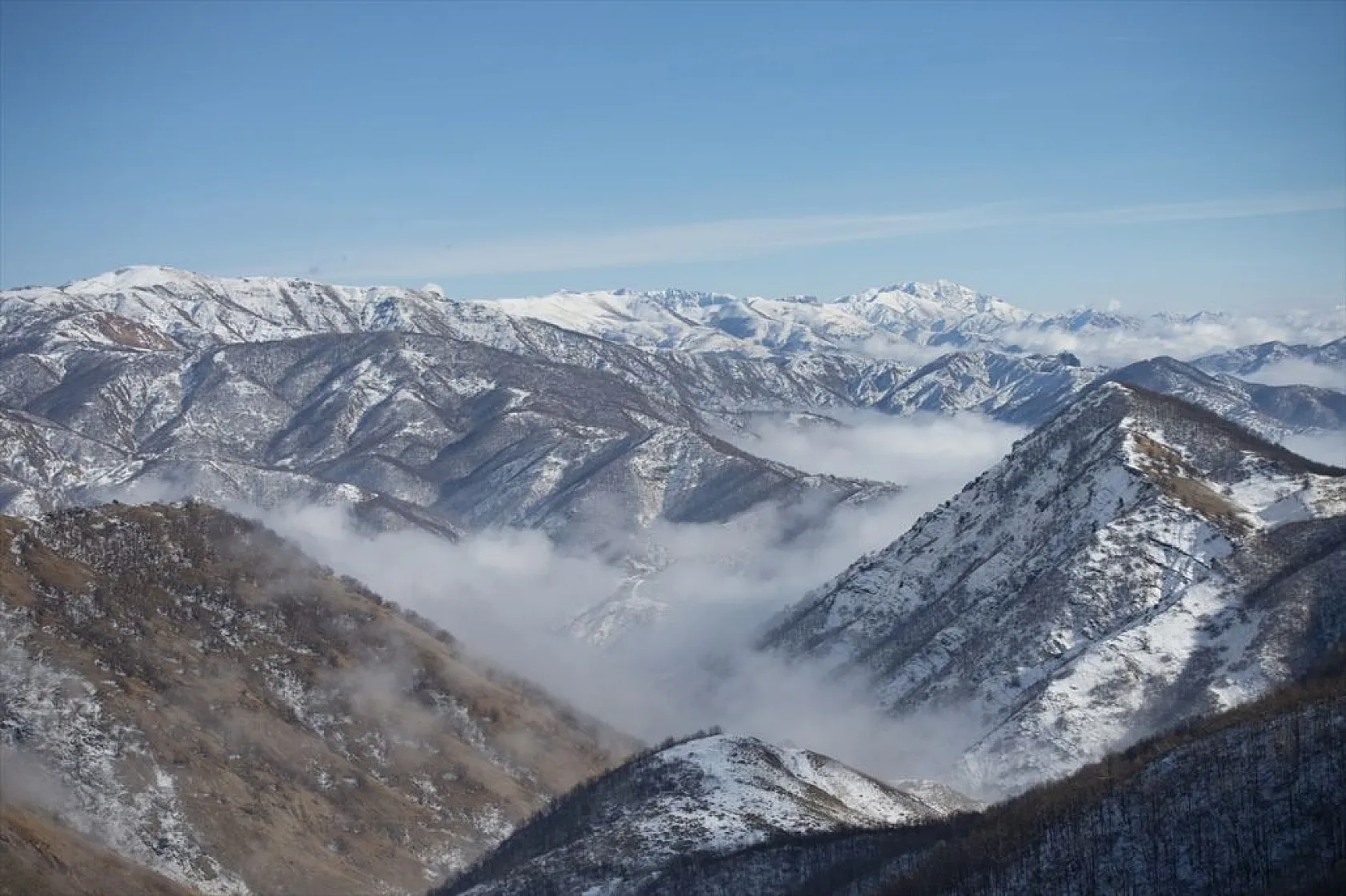 Tunceli'de kar yağışı ve sisli hava