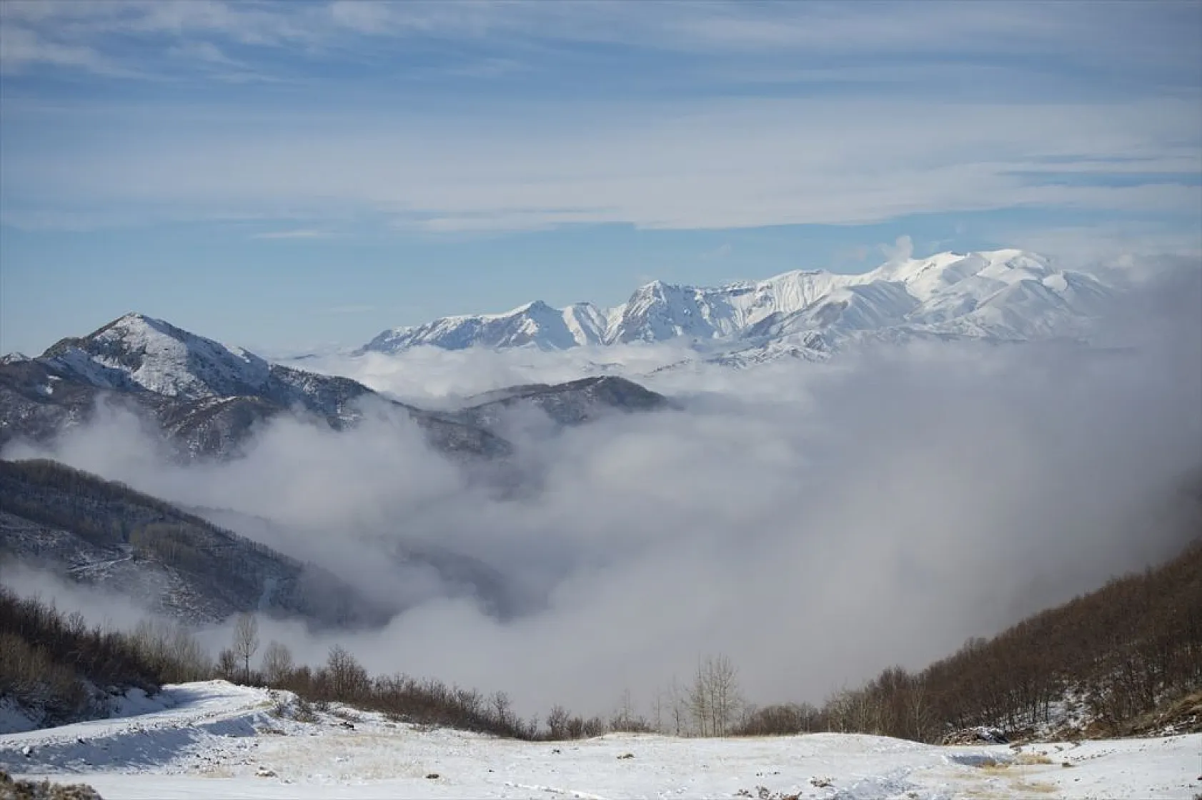 Tunceli'de kar yağışı ve sisli hava