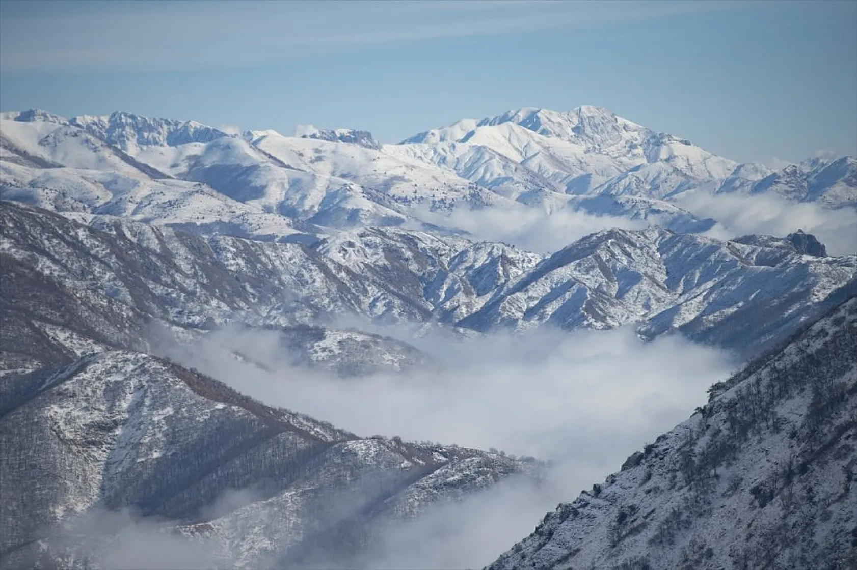Tunceli'de kar yağışı ve sisli hava