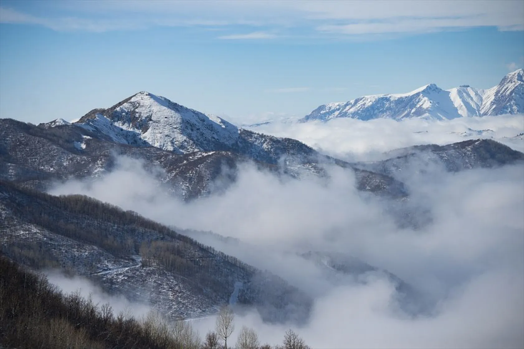 Tunceli'de kar yağışı ve sisli hava
