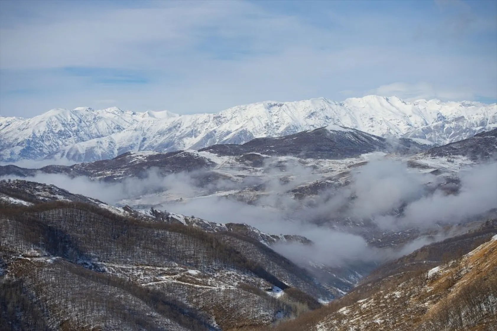 Tunceli'de kar yağışı ve sisli hava