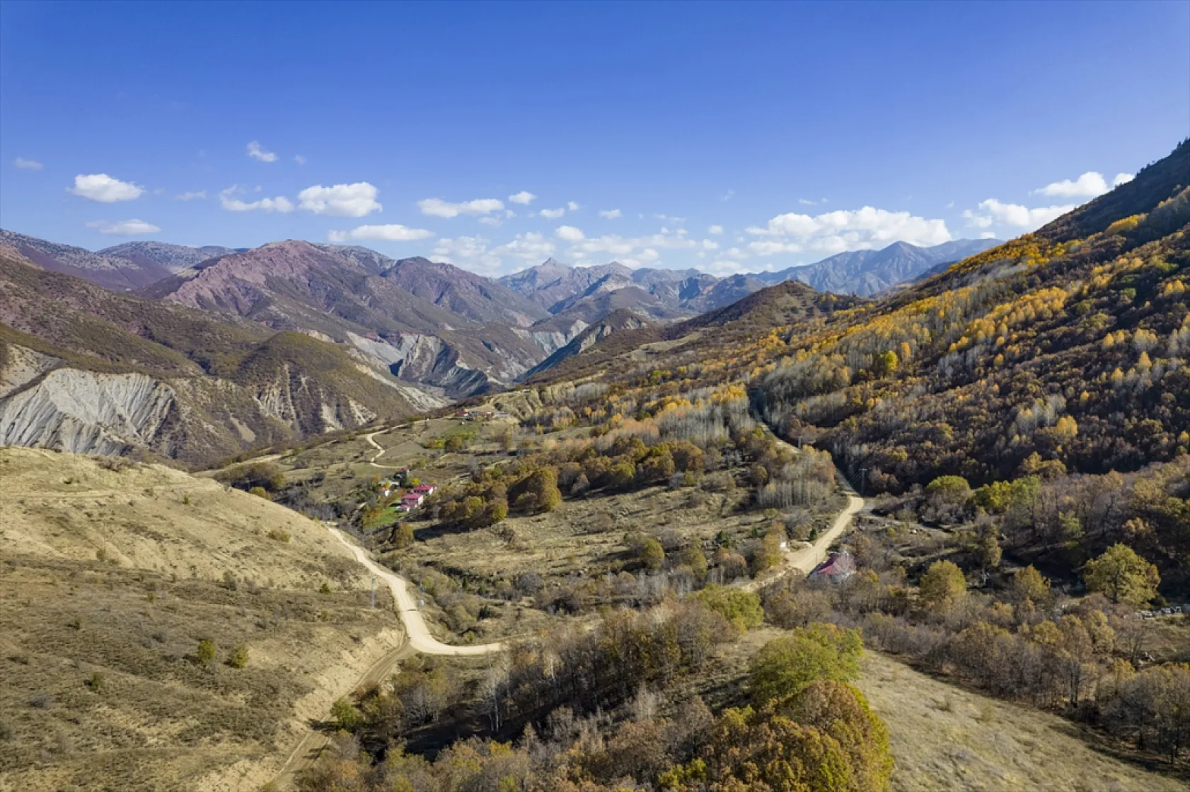Salördek ormanları güz renklerine büründü
