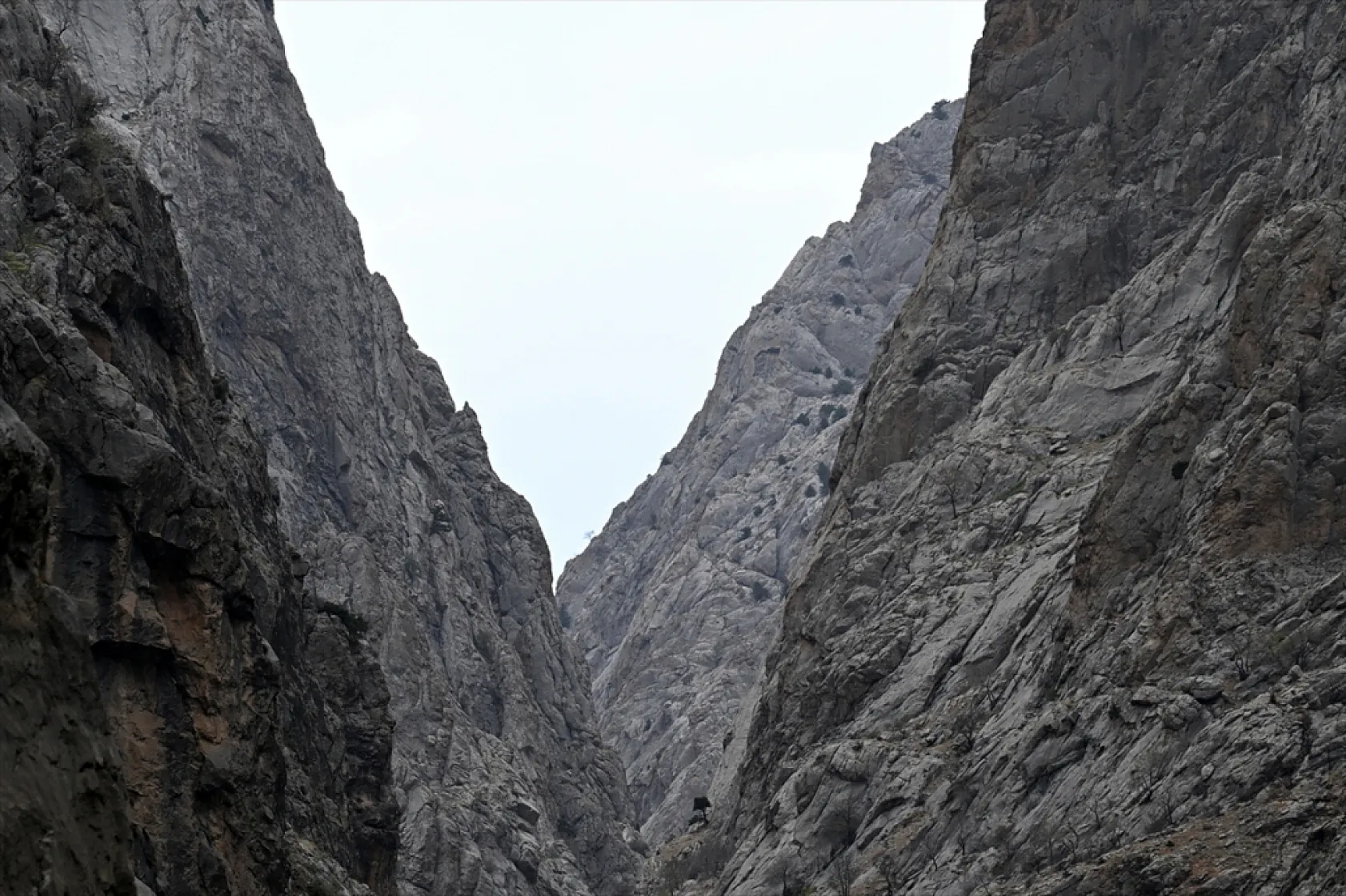 Karanlık Kanyonu ziyaretçilerini büyülüyor