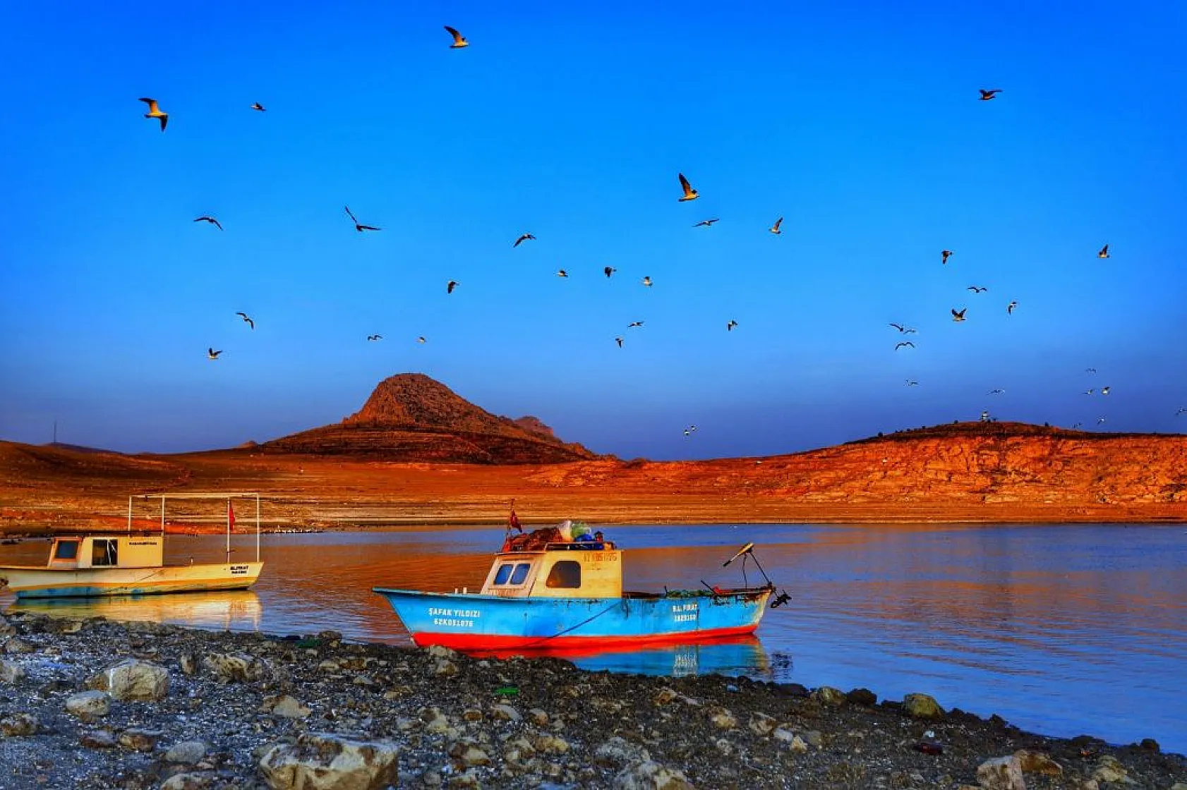 Pertek Kalesi eşsiz görüntüsüyle büyülüyor