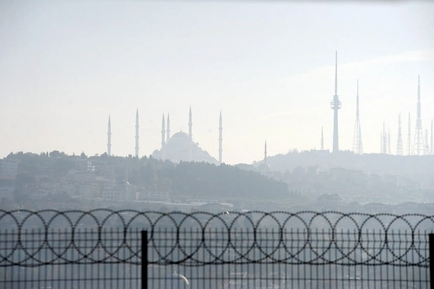 Sis altındaki İstanbul havadan görüntülendi