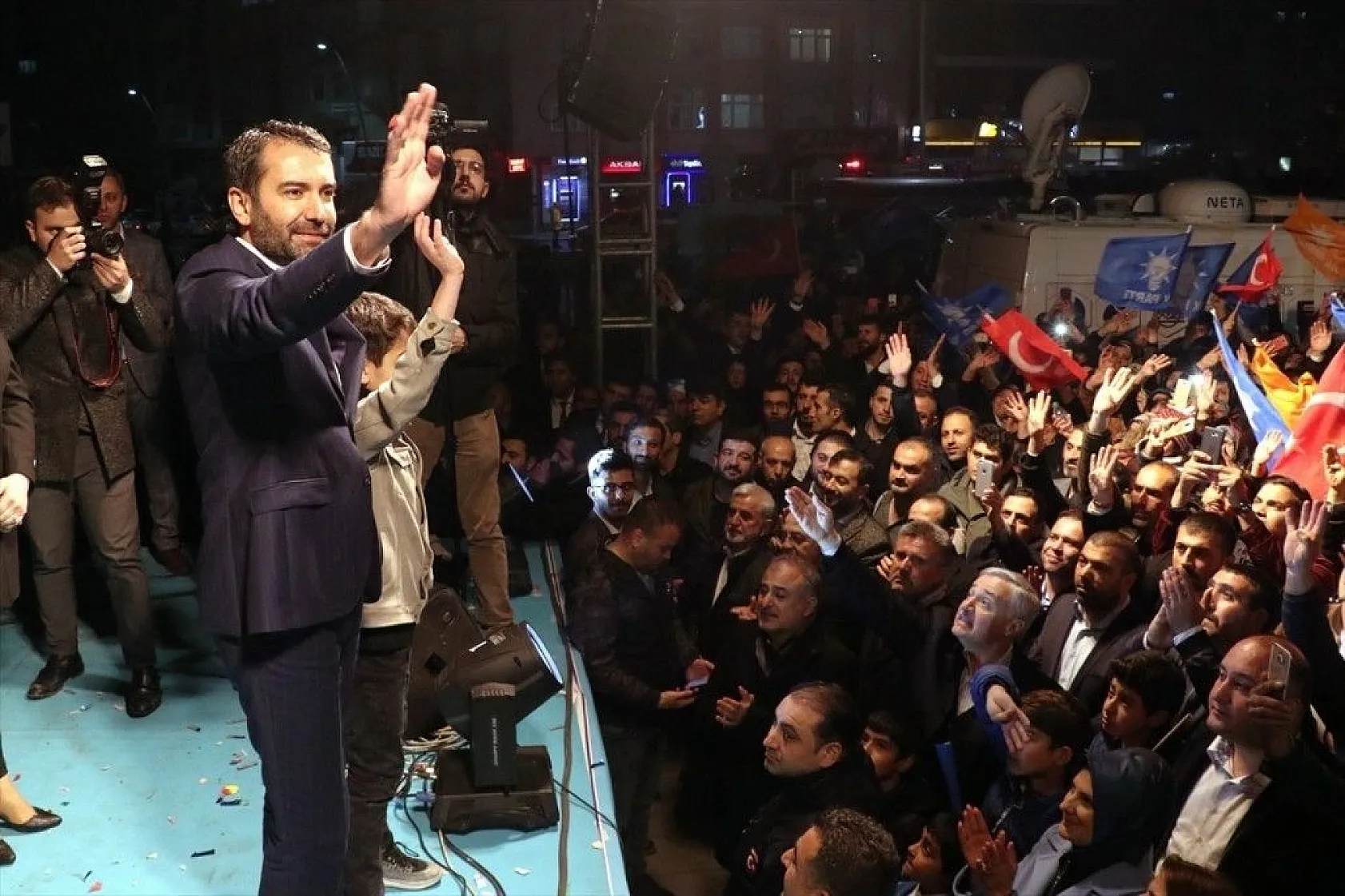 Elazığ'da seçim kutlaması