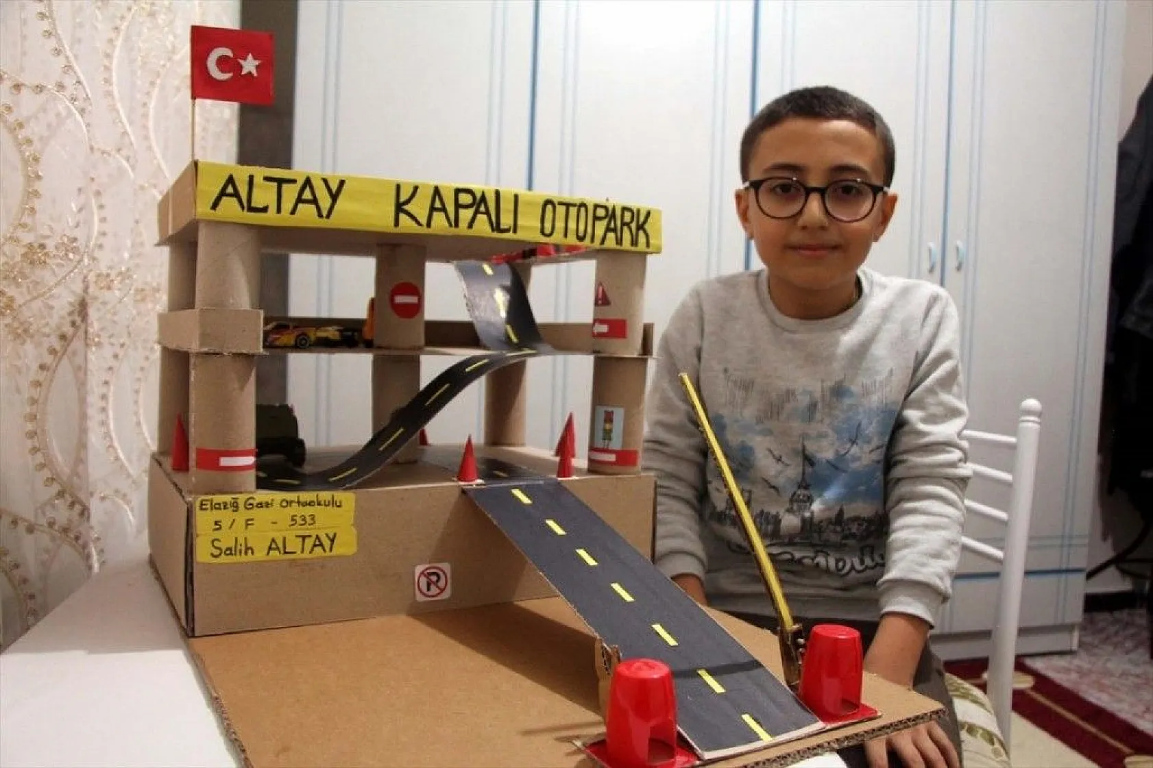 Atık malzemelerle hayallerini gerçekleştiriyorlar