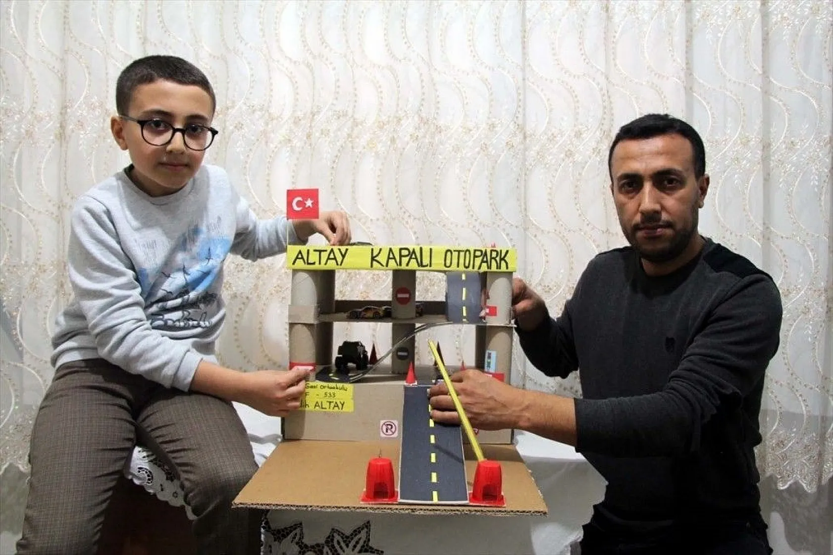 Atık malzemelerle hayallerini gerçekleştiriyorlar