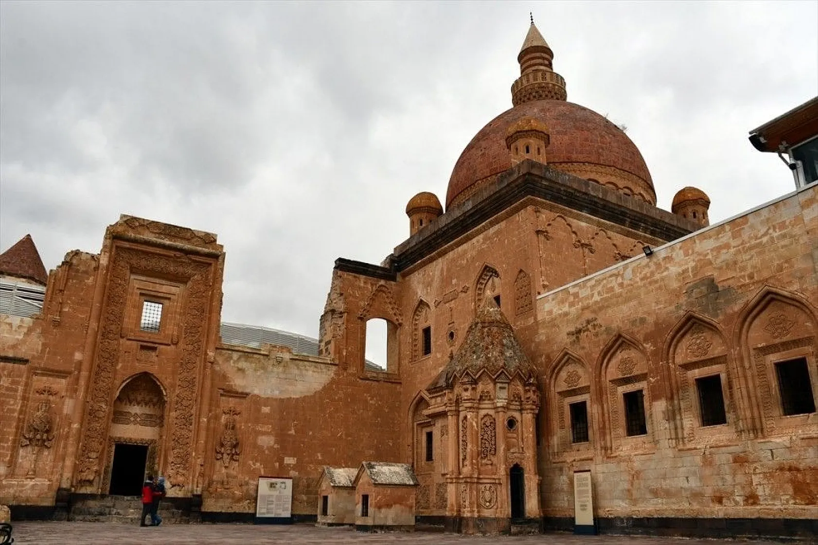 İshak Paşa Sarayı ziyaretçi akınına uğruyor
