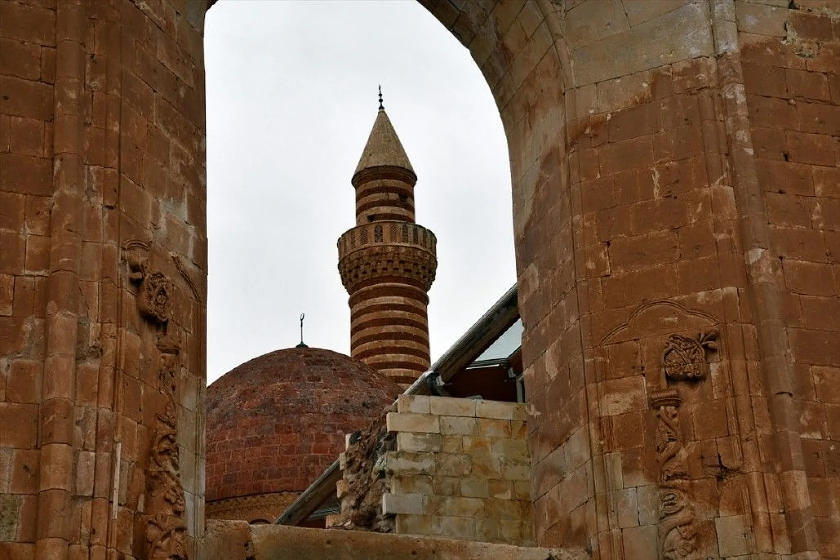 İshak Paşa Sarayı ziyaretçi akınına uğruyor