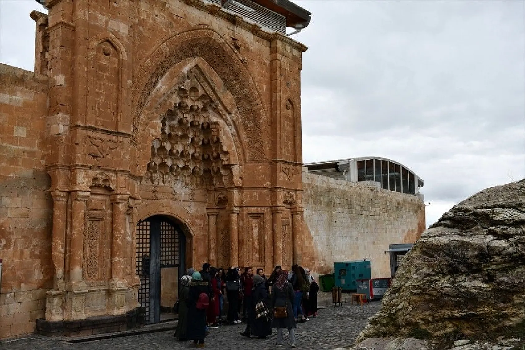 İshak Paşa Sarayı ziyaretçi akınına uğruyor