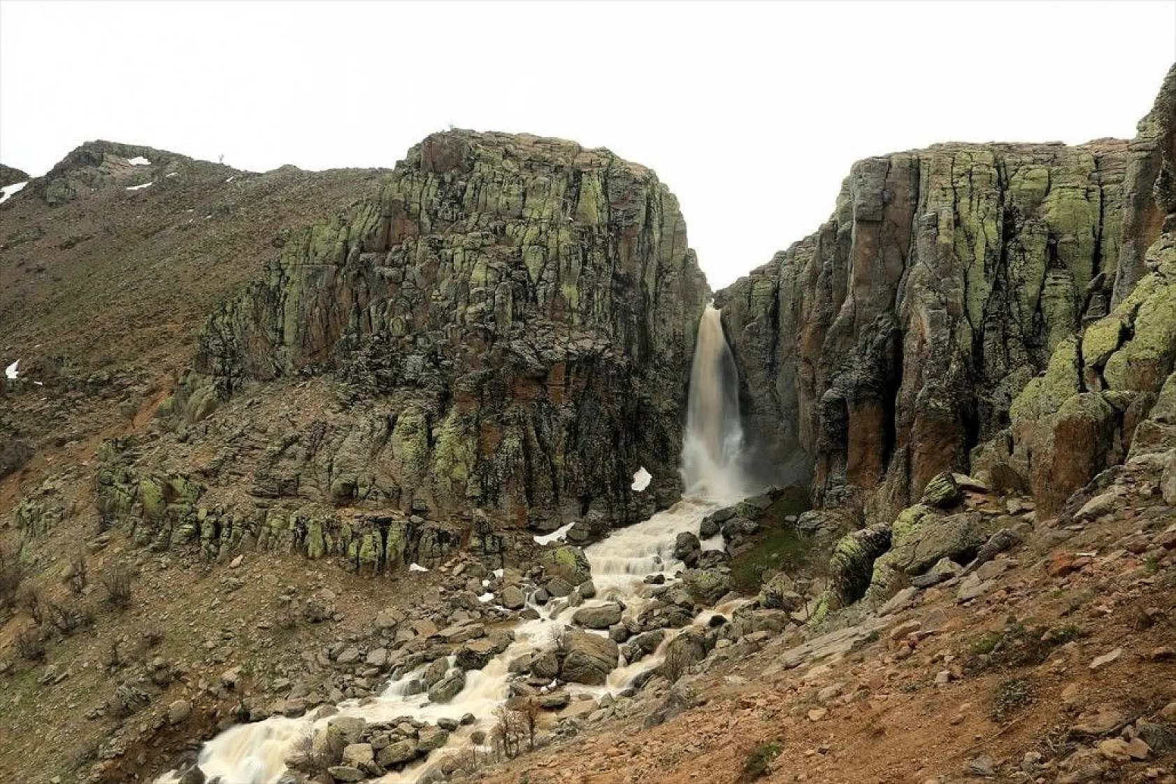 Çır Şelalesi ziyaretçilerini bekliyor