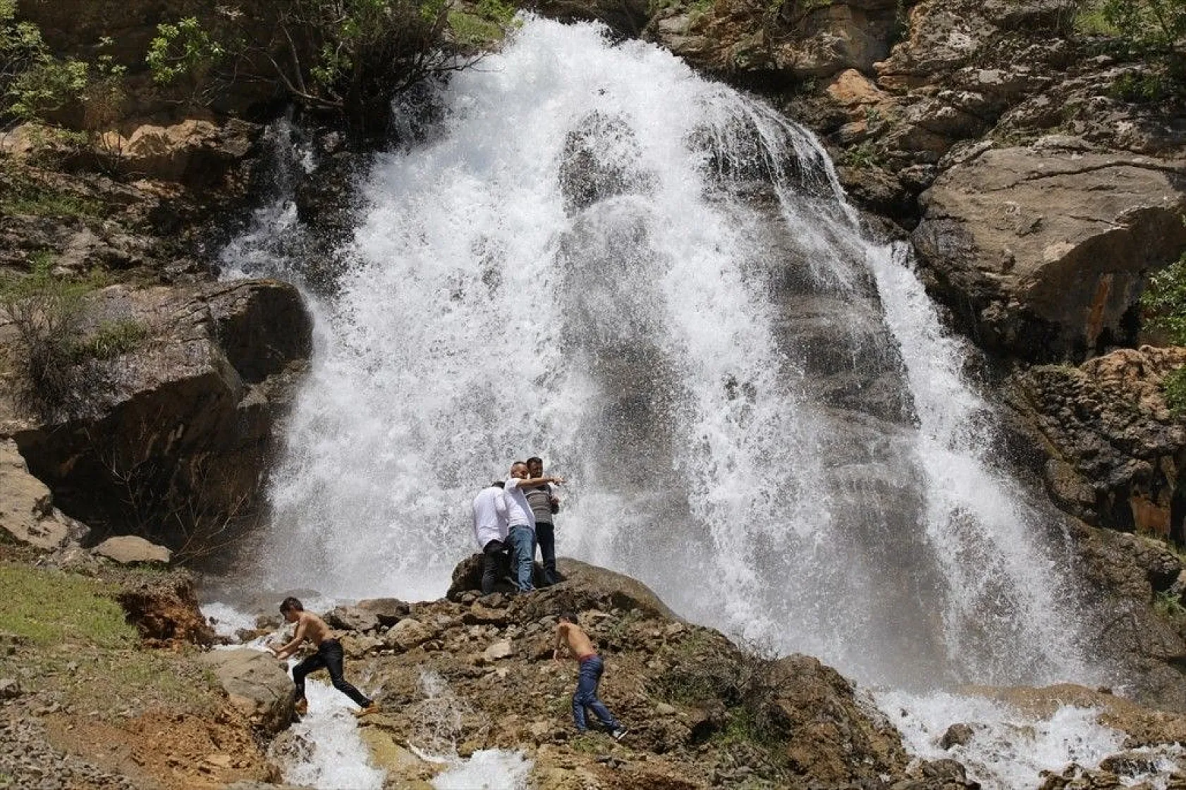 'Beyaz Su Şelalesi' güzelliğiyle hayran bırakıyor