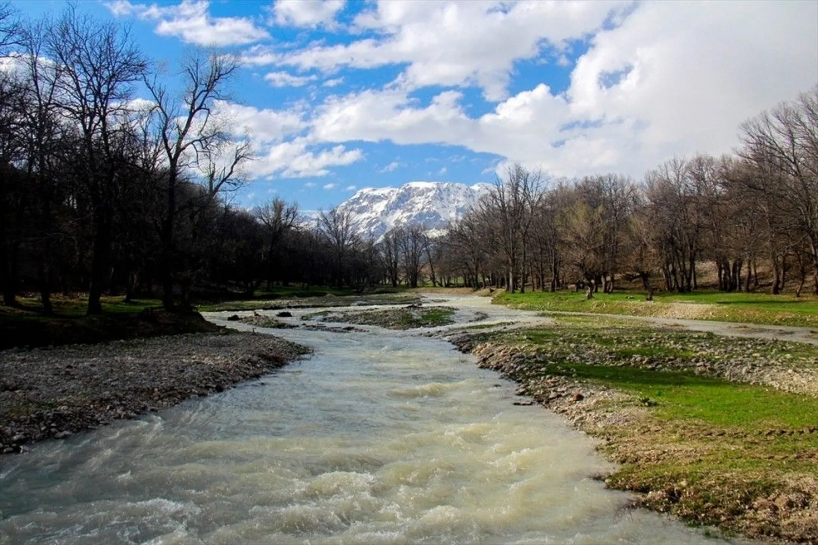 Aksu Deresi ve çevresinde ilkbahar güzelliği