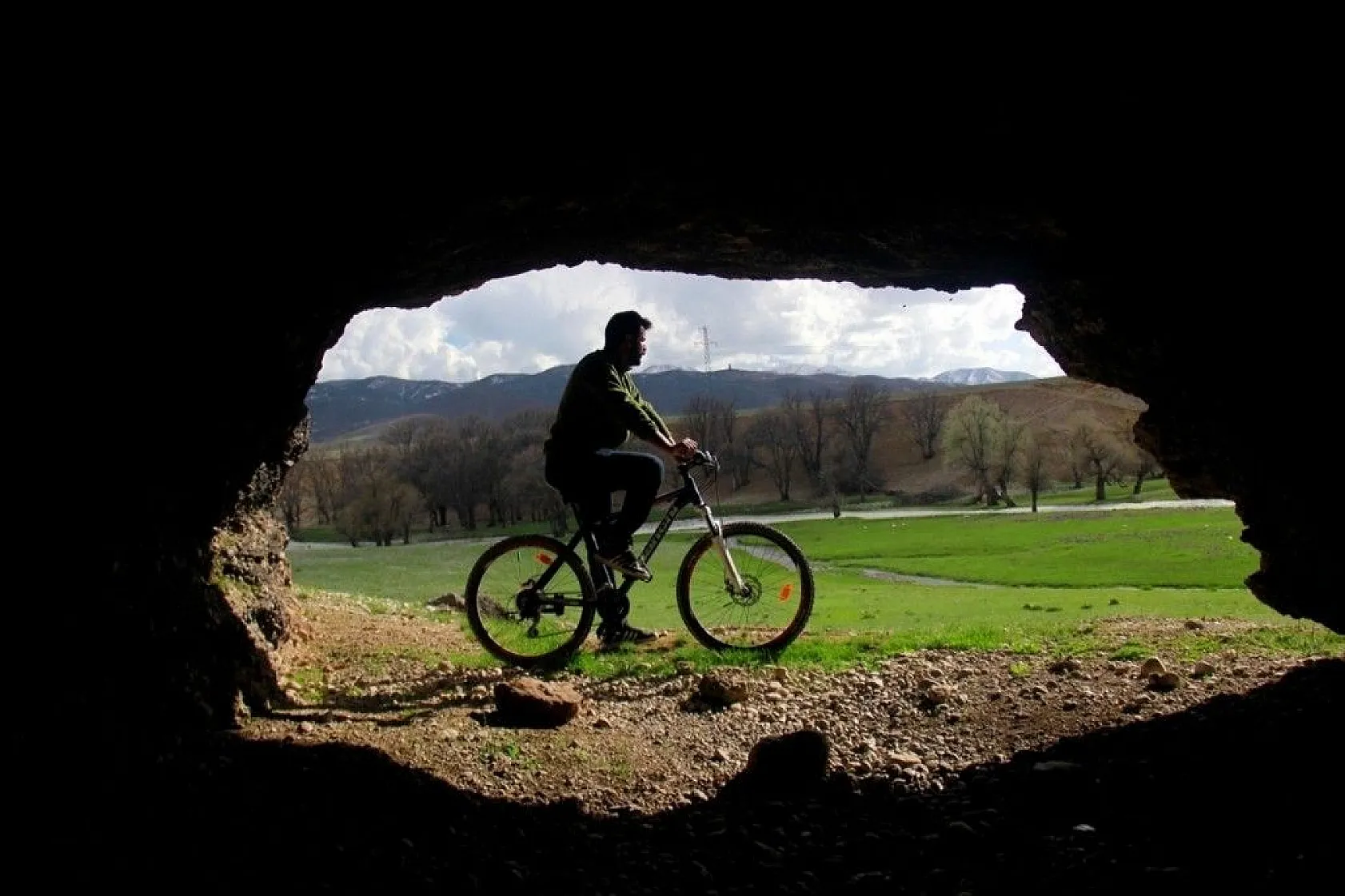 Aksu Deresi ve çevresinde ilkbahar güzelliği