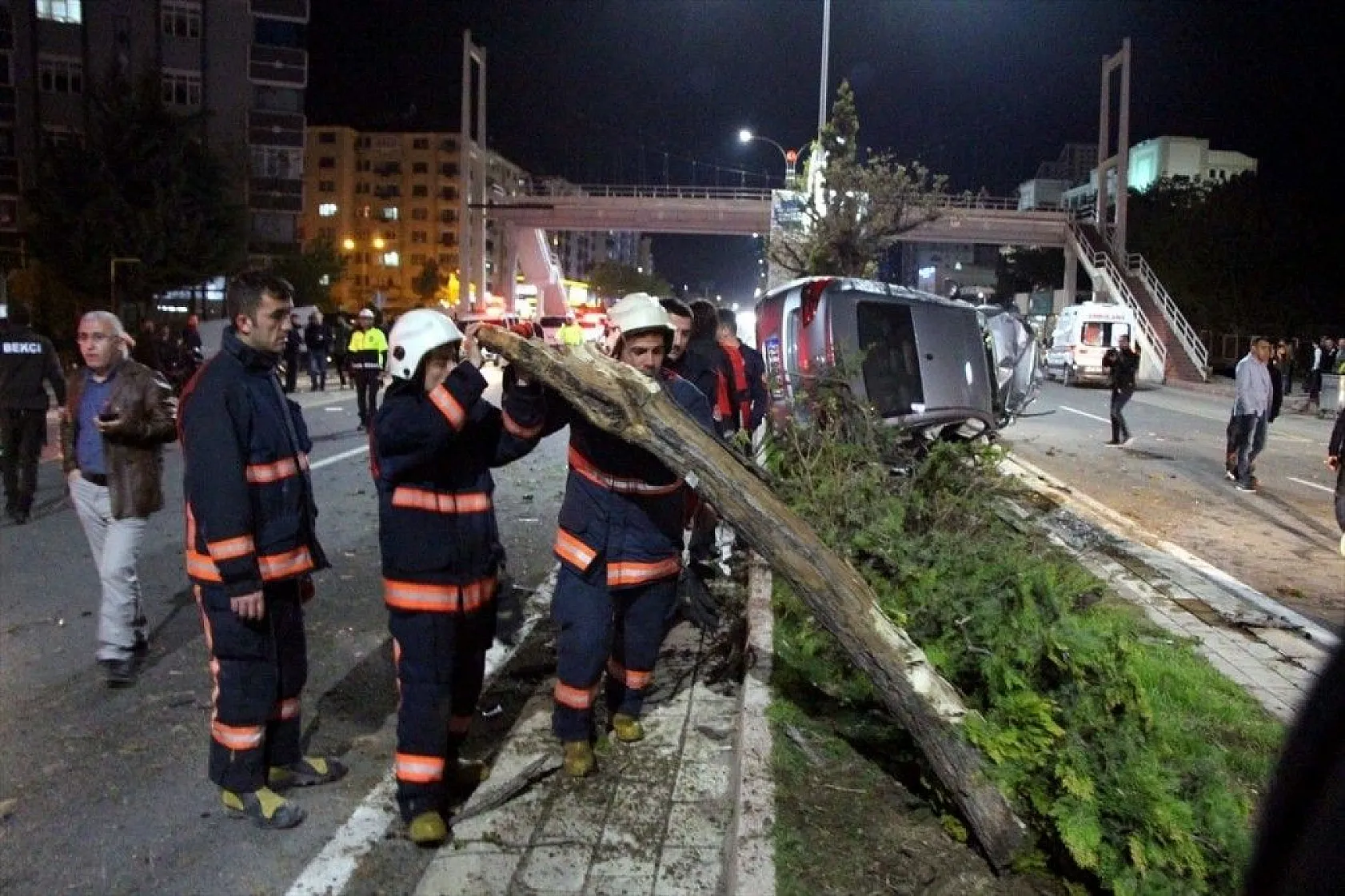 Gece yarısı olan feci kazadan fotoğraflar