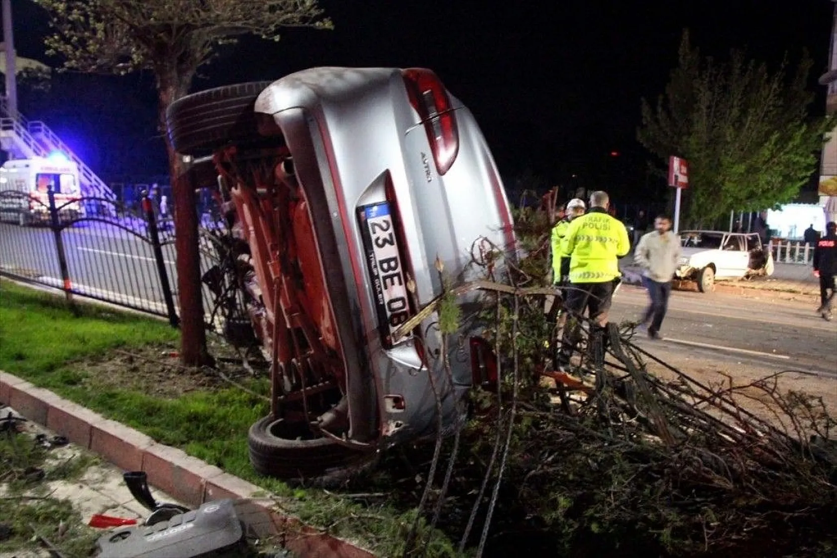 Gece yarısı olan feci kazadan fotoğraflar