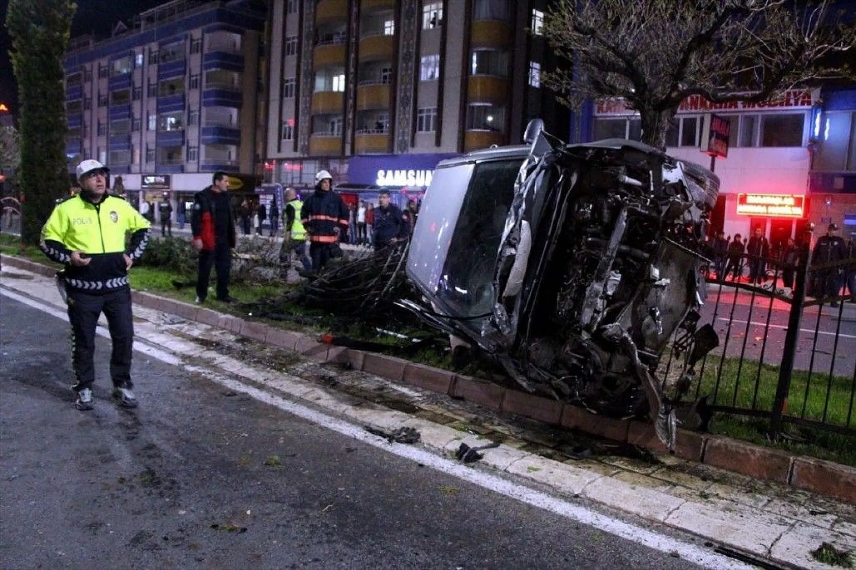 Gece yarısı olan feci kazadan fotoğraflar