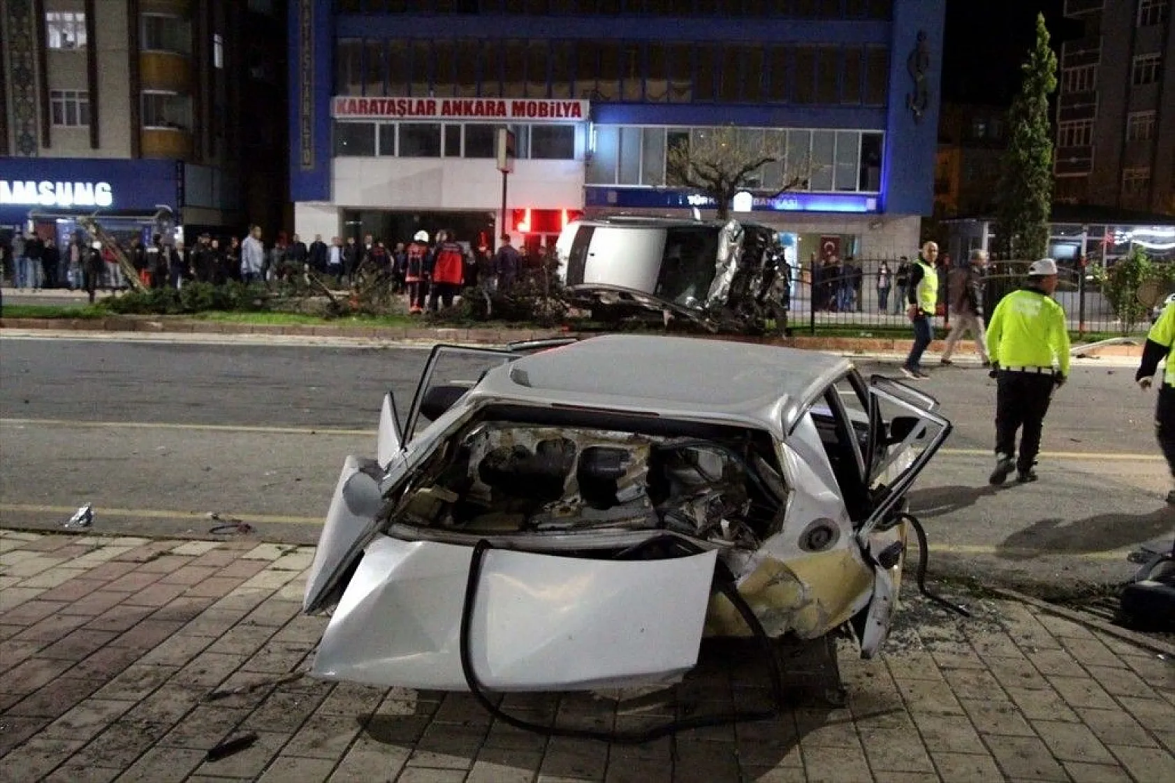 Gece yarısı olan feci kazadan fotoğraflar