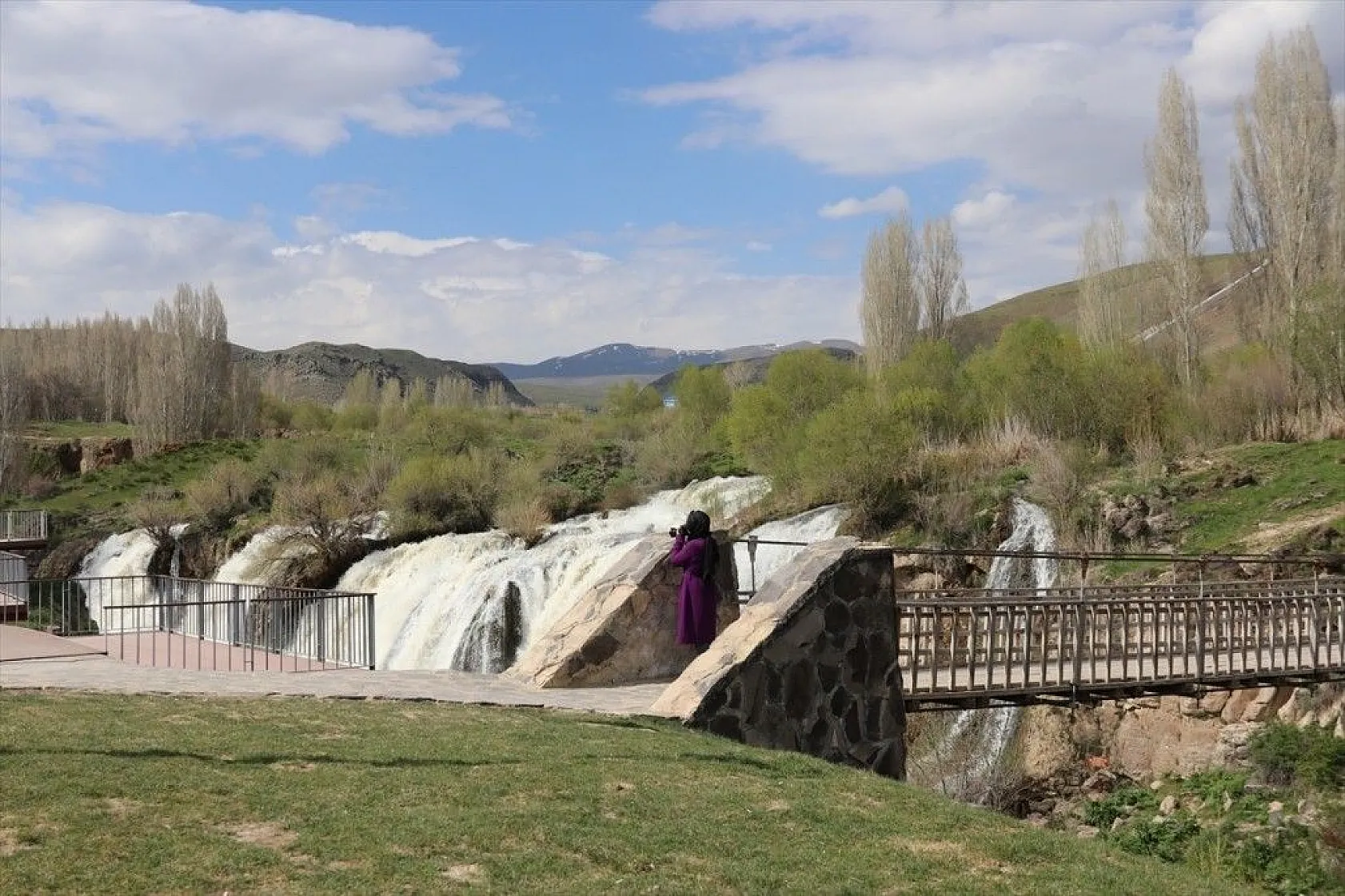 Muradiye Şelalesi ilgi görüyor
