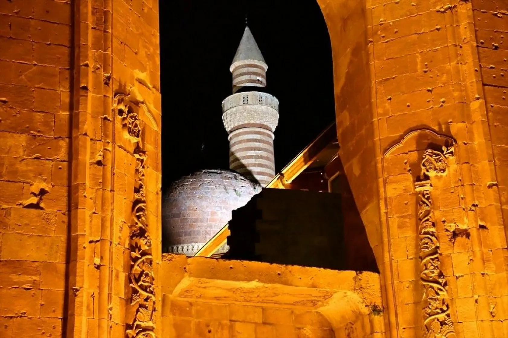 İshak Paşa Sarayı ışıl ışıl