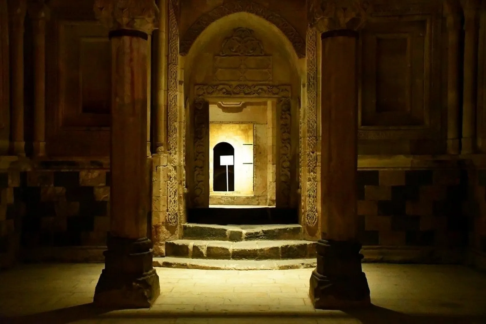 İshak Paşa Sarayı ışıl ışıl