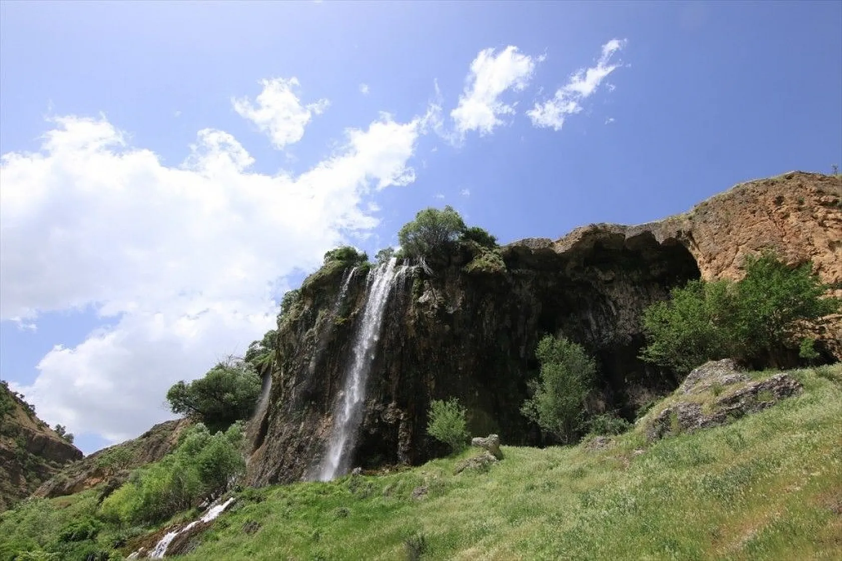 Pargasur Şelalesi ziyaretçilerini büyülüyor