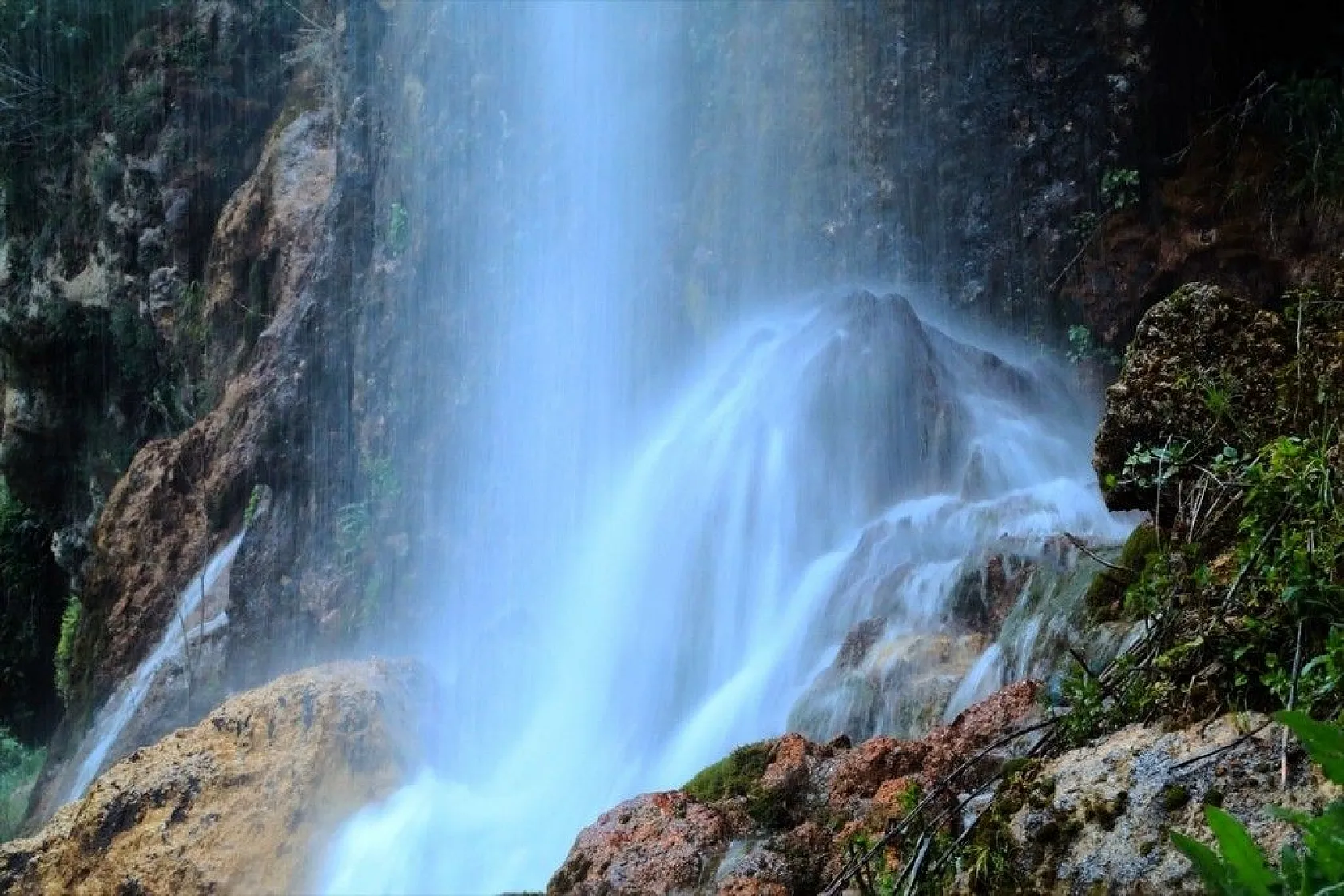 Pargasur Şelalesi ziyaretçilerini büyülüyor