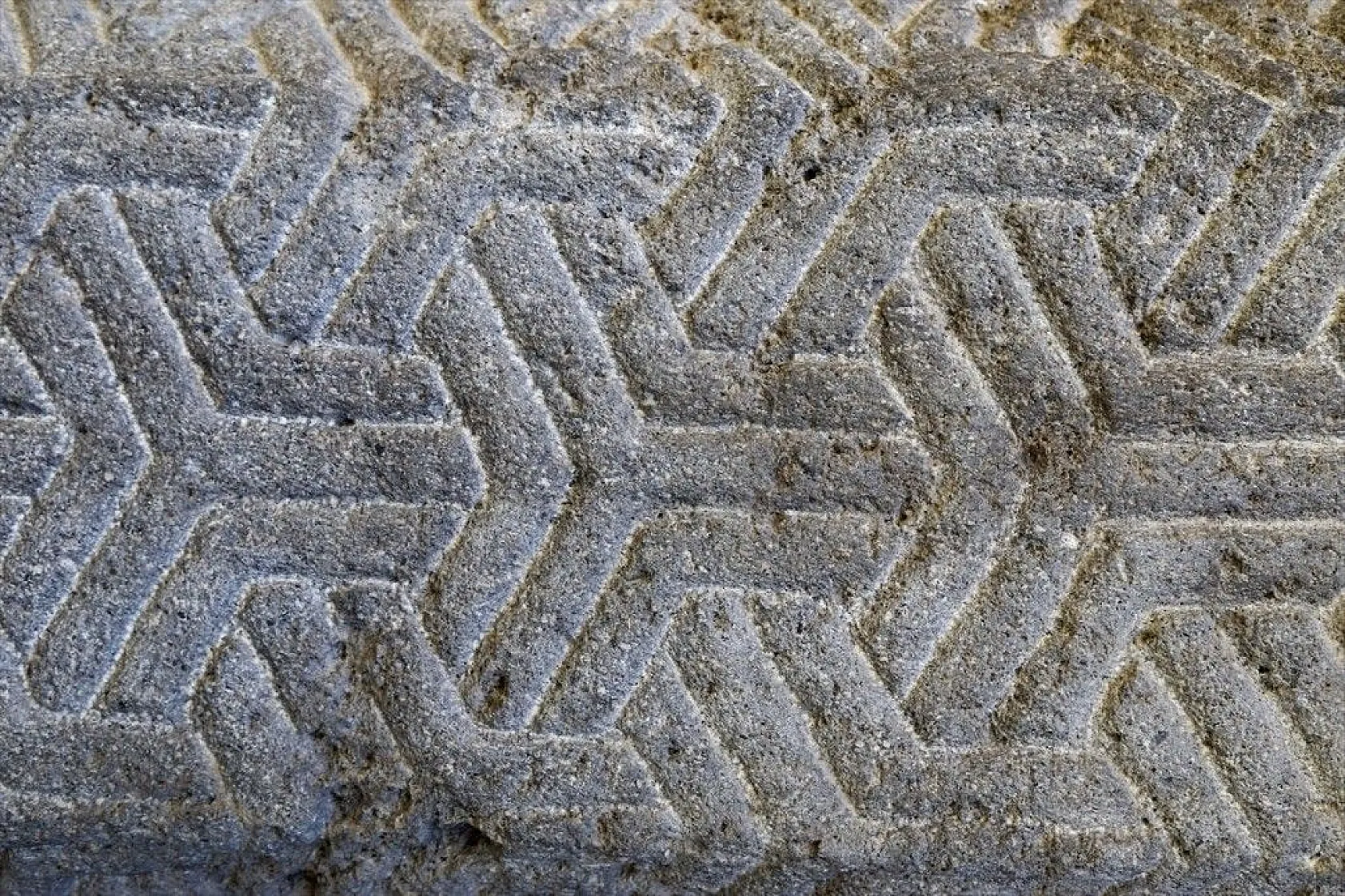 Çifte Minareli Medrese motifleriyle göz kamaştırıyor