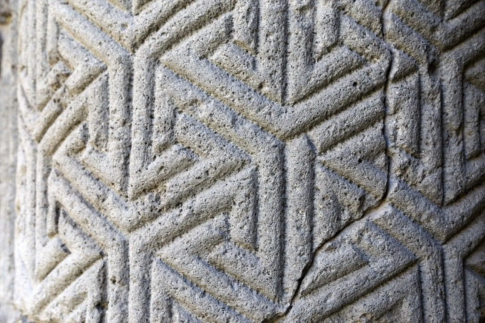 Çifte Minareli Medrese motifleriyle göz kamaştırıyor