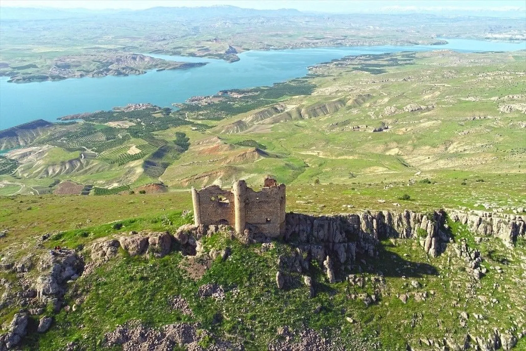 Bin yıllık tarihe ışık tutan manastır zamana direniyor