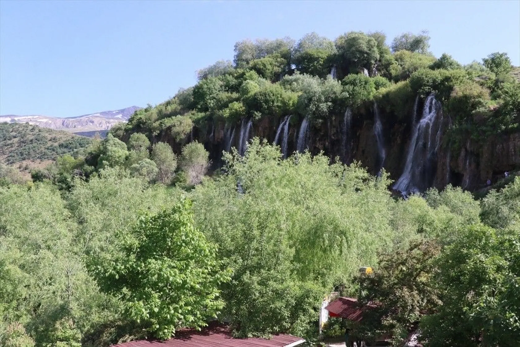 'Girlevik Şelalesi' güzelliğiyle hayran bırakıyor