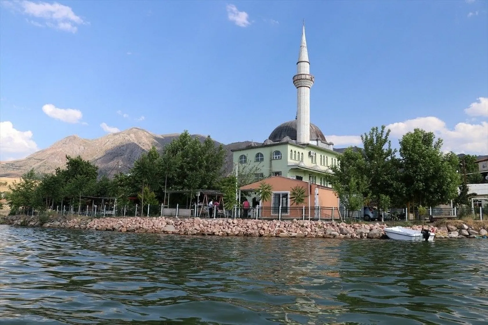 Aşağı İçme köyü doğal güzelliğiyle ilgi görüyor