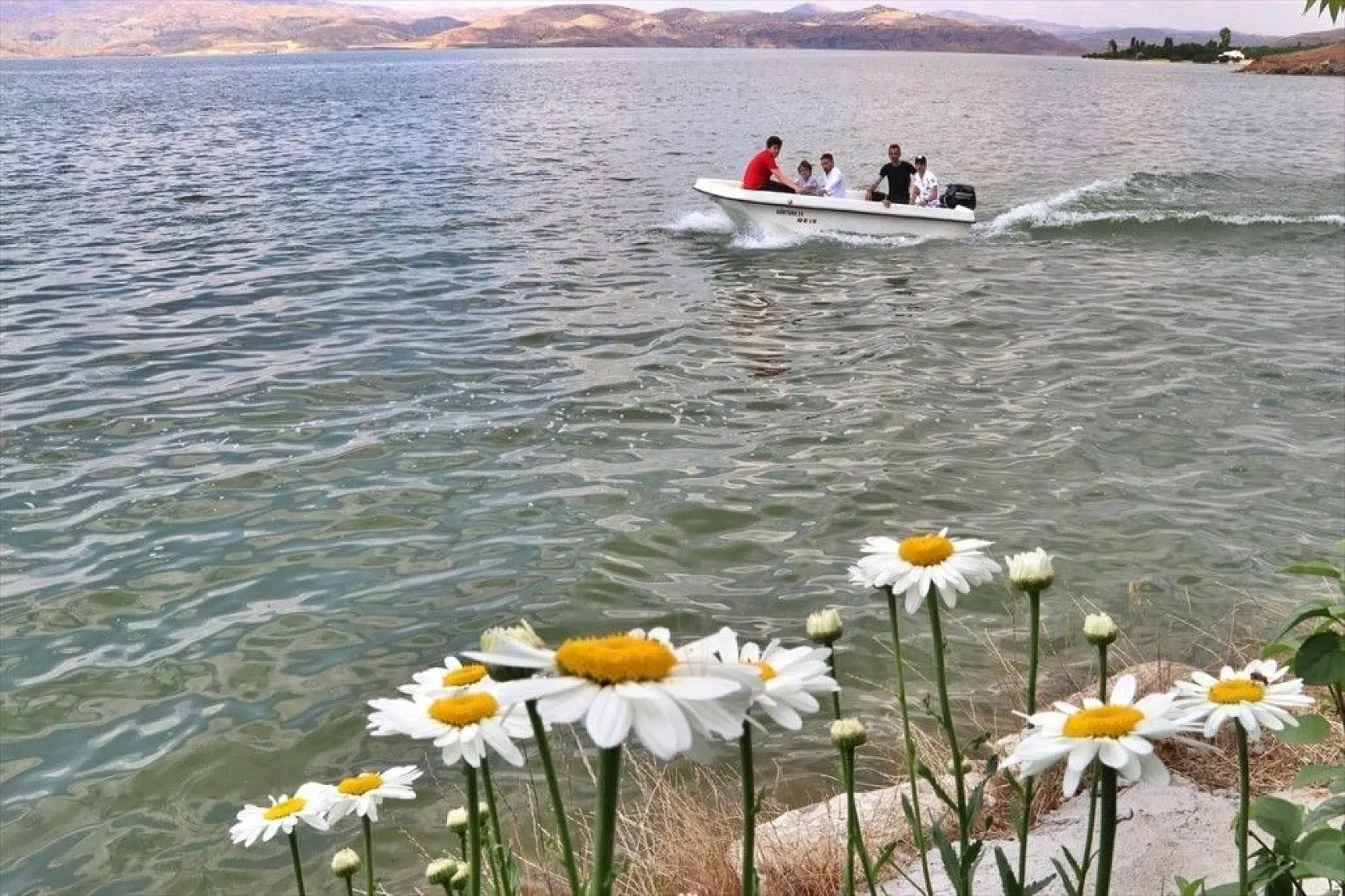Aşağı İçme köyü doğal güzelliğiyle ilgi görüyor