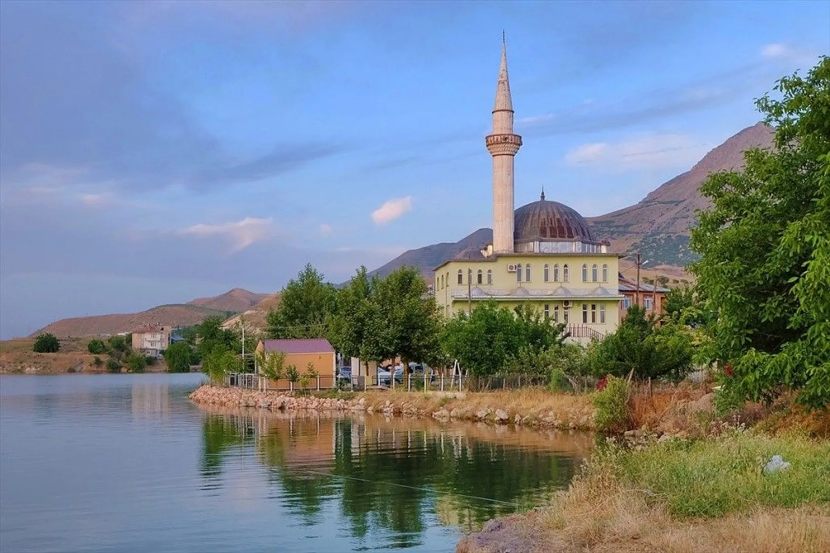 Aşağı İçme köyü doğal güzelliğiyle ilgi görüyor