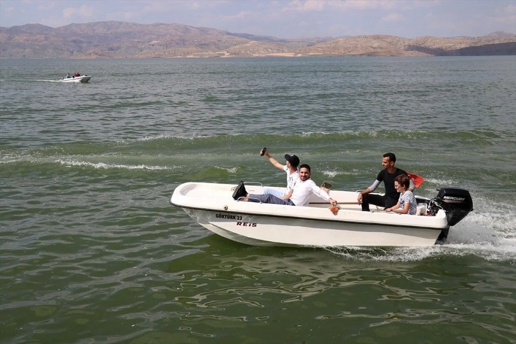 Aşağı İçme köyü doğal güzelliğiyle ilgi görüyor