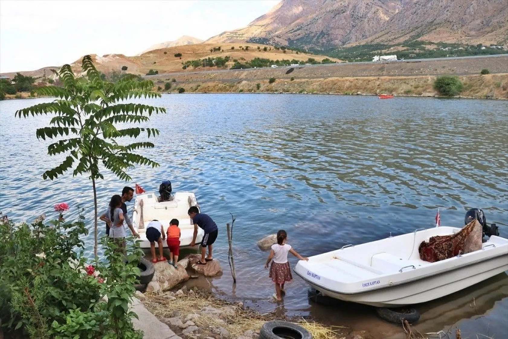 Aşağı İçme köyü doğal güzelliğiyle ilgi görüyor
