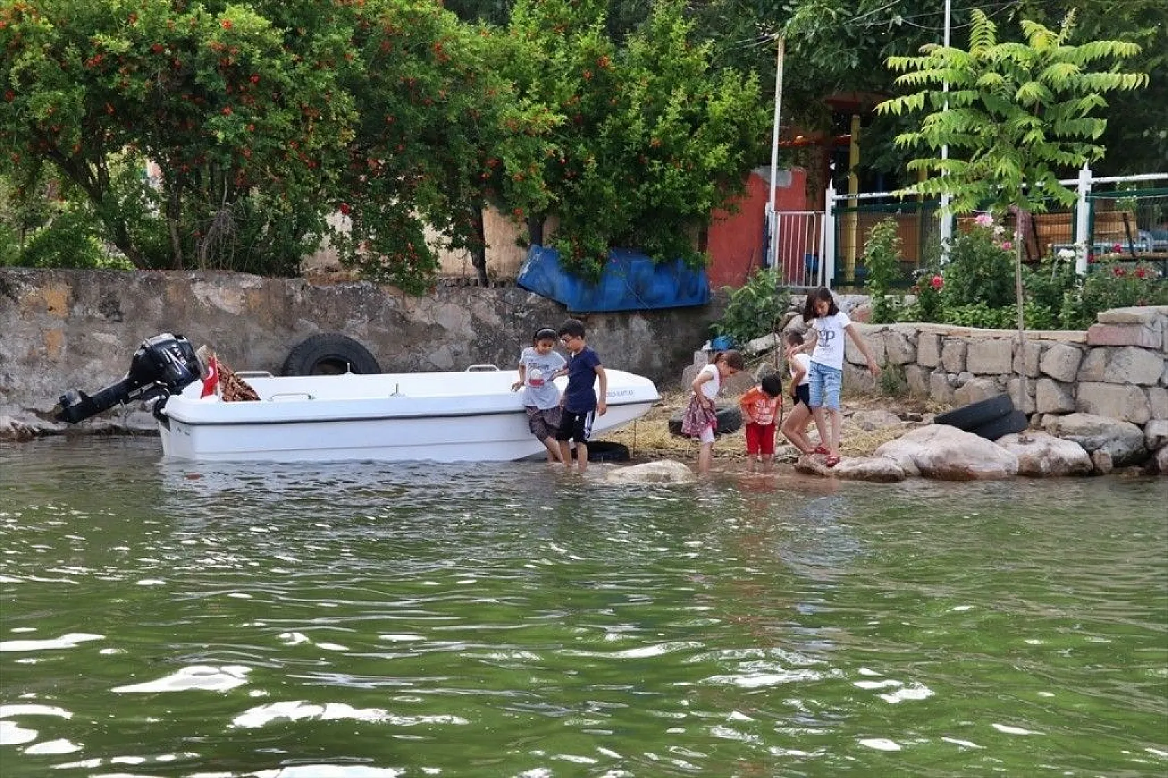 Aşağı İçme köyü doğal güzelliğiyle ilgi görüyor