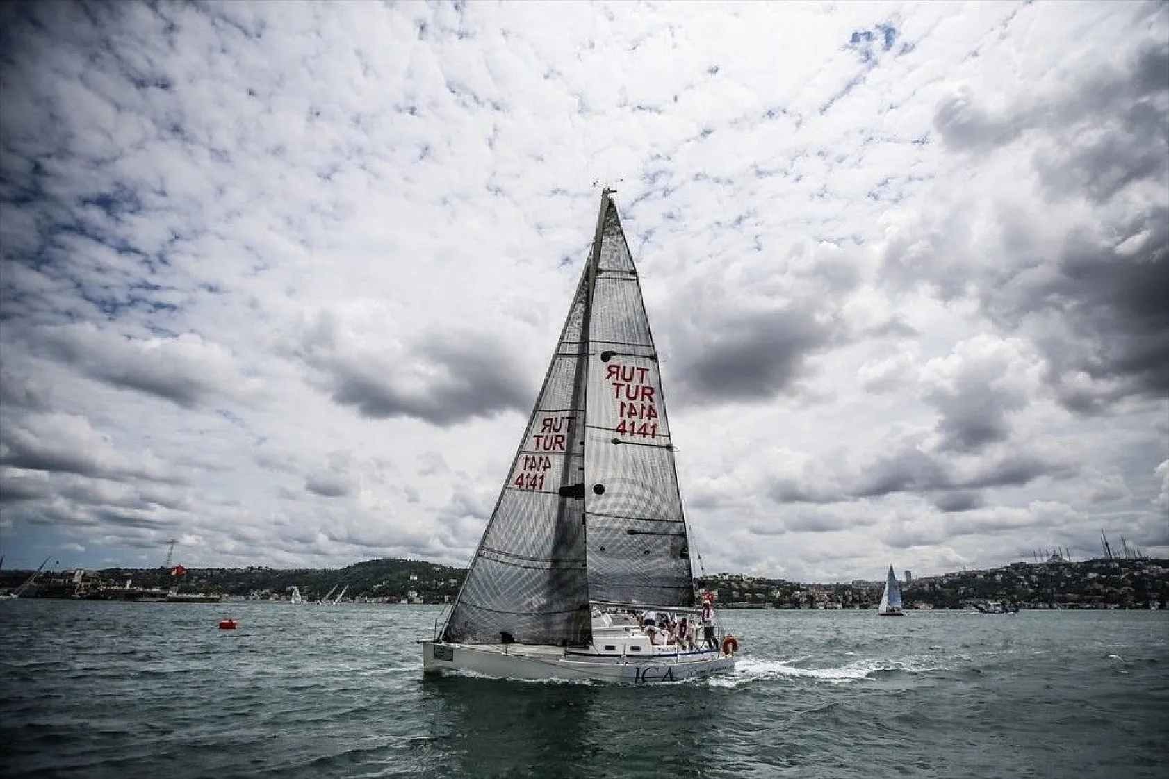 İstanbul Boğazı'nda yelken şöleni