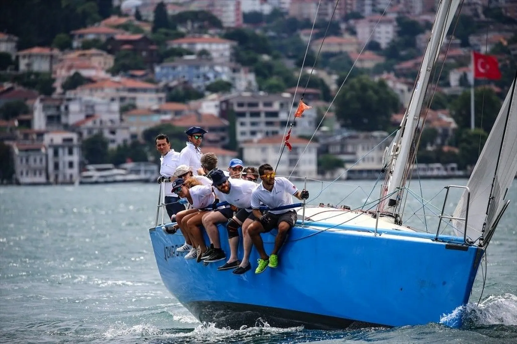 İstanbul Boğazı'nda yelken şöleni